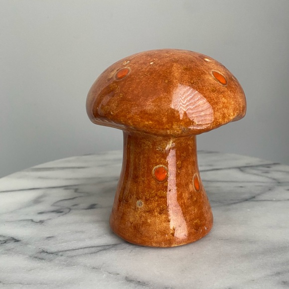Kitschy Mushroom Shaker - large size - Picture 2 of 5